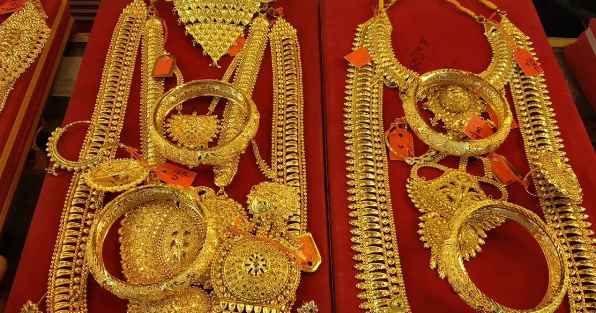 দেশীয় বাজারে স্বর্ণের দামে বড় ধস