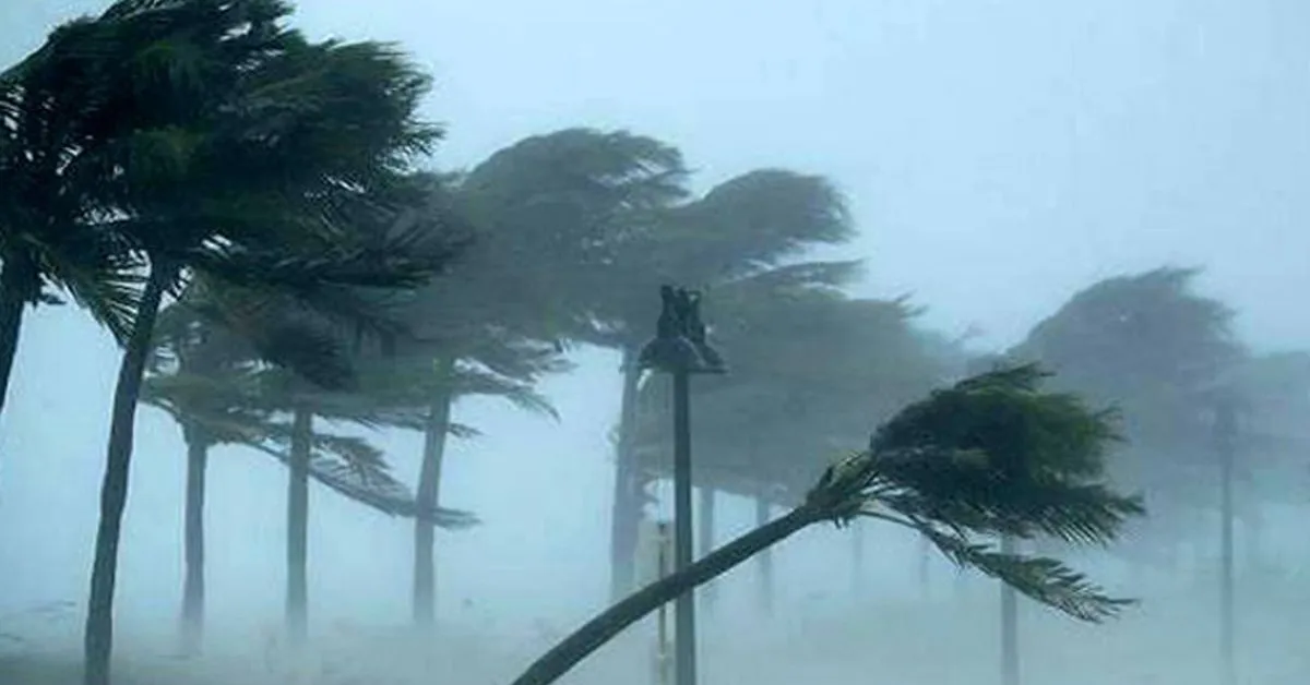 রাতে ধেয়ে আসছে কালবৈশাখী