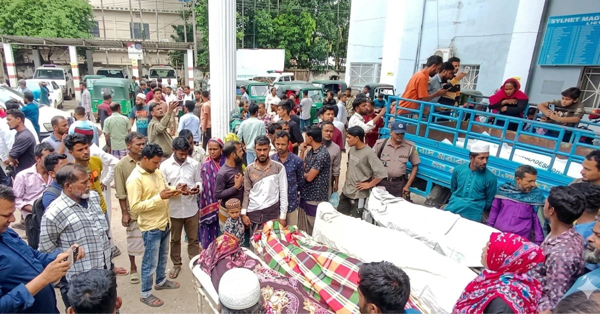 সিলেটে ট্রাক-পিকআপ সংঘর্ষে আহতদের উদ্ধার করে হাসপাতালে নেওয়া হচ্ছে