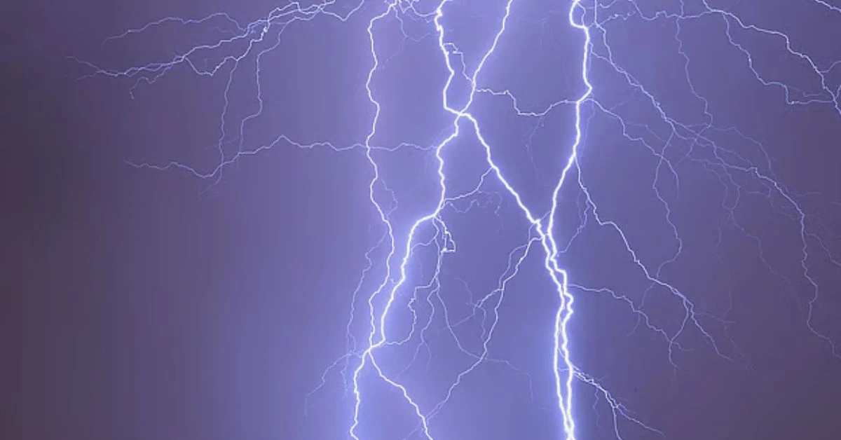 বজ্রপাতে ৮ জনের মৃত্যু ঘটনার পর সাভার মডেল থানা পুলিশ ক্যাম্প