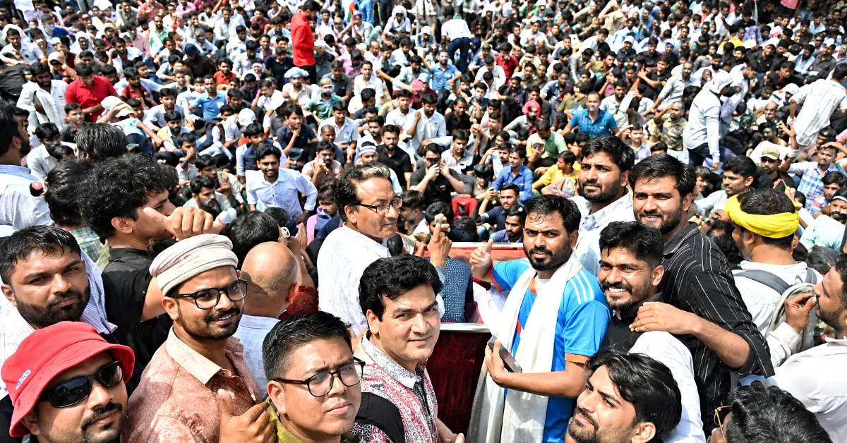 শিক্ষামন্ত্রীর পদত্যাগ দাবি