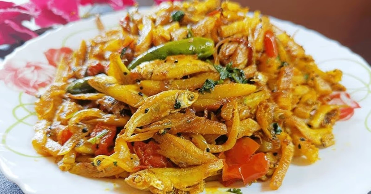 সর্ষের-তেলে-ছোট-মাছ-চচ্চড়ি