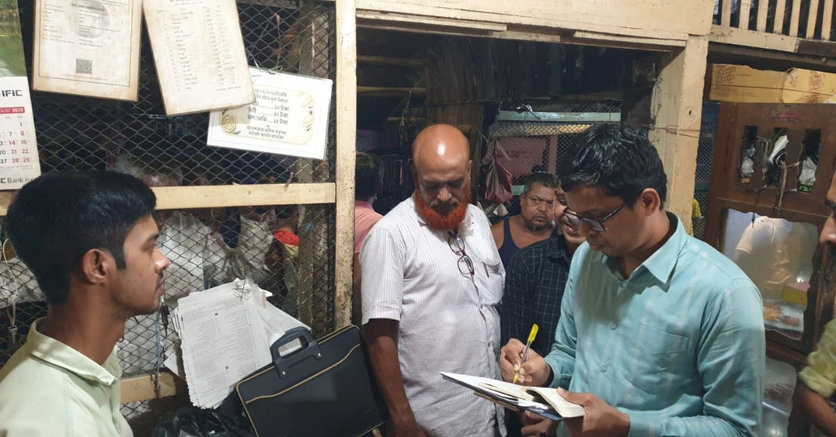 চন্দনাইশে মা কালি সুইটসে ভ্রাম্যমাণ আদালতের অভিযান ও জরিমানা