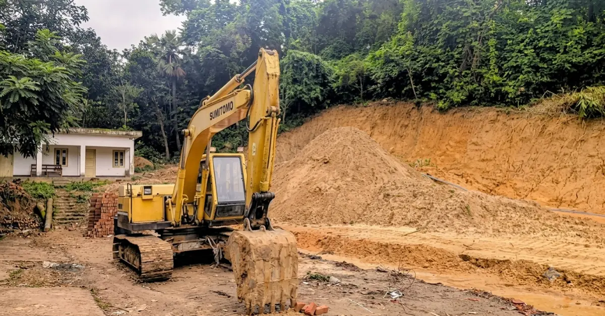 চট্টগ্রাম বিশ্ববিদ্যালয়ে পাহাড় কাটা