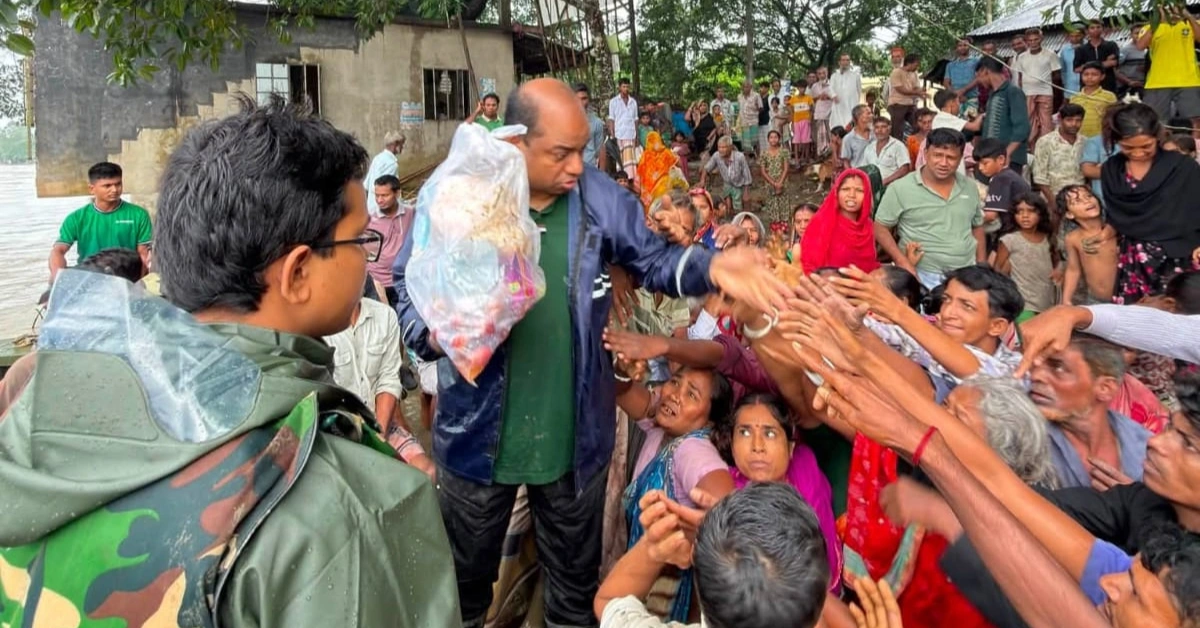 চন্দনাইশ বন্যা দুর্গত মানুষের পাশে ত্রাণ কার্যক্রম