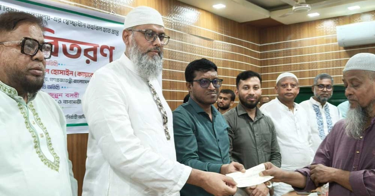 উপজেলা প্রশাসনের আয়োজনে অনুষ্ঠিত হয় অনুদান বিতরণ অনুষ্ঠান।