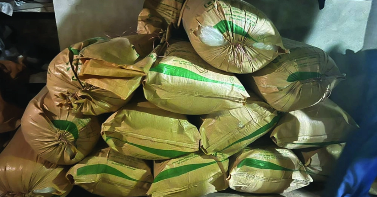 উখিয়ায় ১৩০ বস্তা সরকারি সার জব্দ