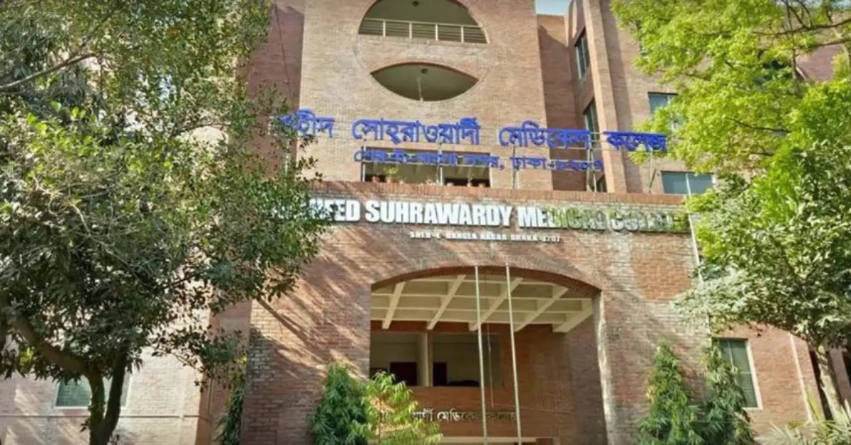 ঘুষ নিয়ে ভিআইপি সুবিধা দেওয়ার অভিযোগে সাময়িক বরখাস্ত হওয়া আনসার সদস্য।