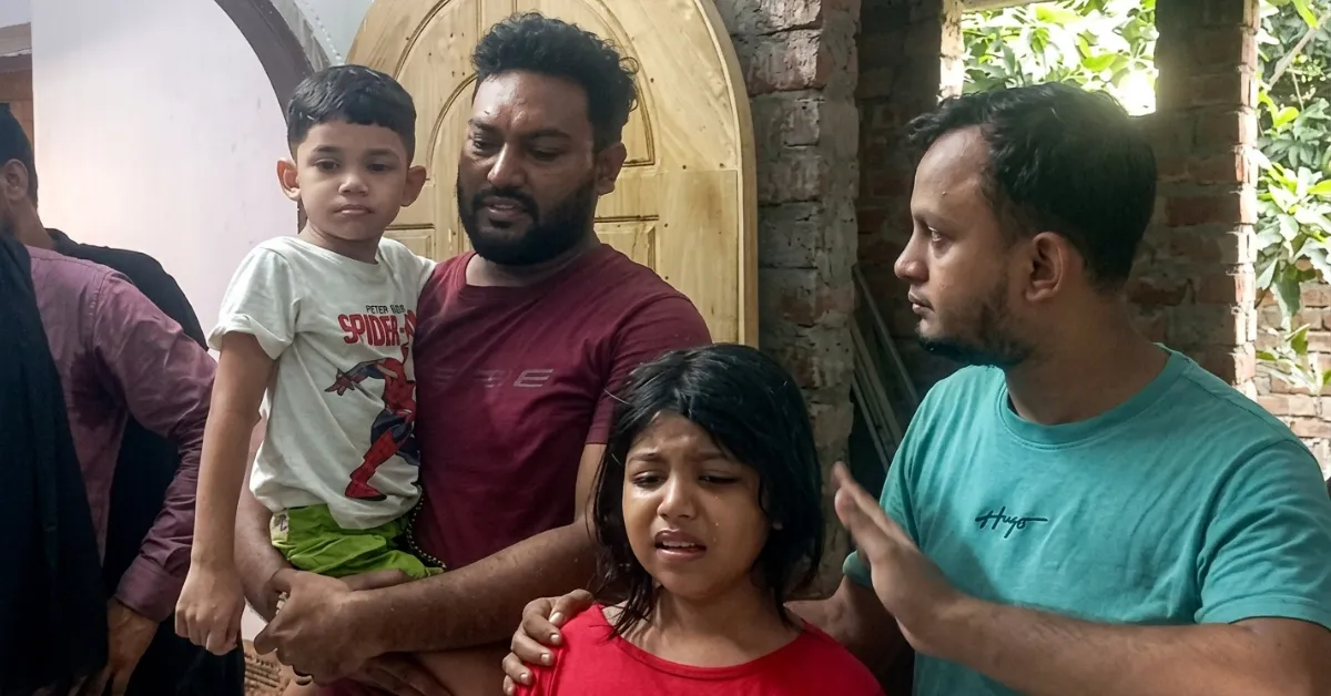 কলকাতায় হোটেলে আগুনে বাবাকে হারিয়ে রোজার কান্না