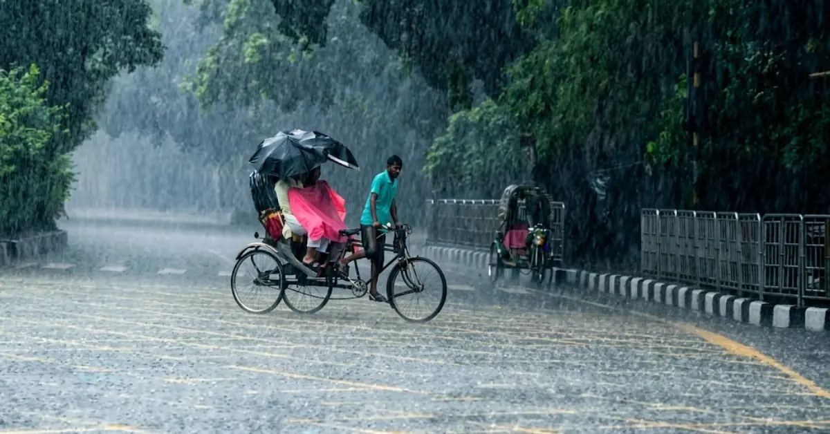 ঢাকায় সকাল থেকে বৃষ্টি