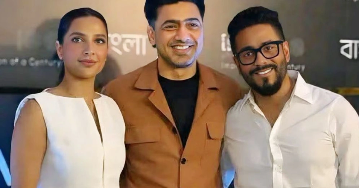 দেব ও রাজের সামনে স্টাইলিশ পোশাকে শুভশ্রীর নতুন লুক