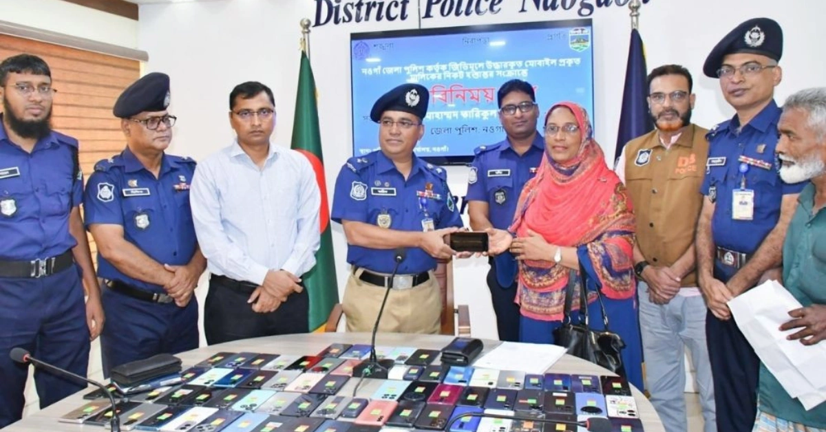 নওগাঁয় হারানো ৮০ মোবাইল ফোন উদ্ধার