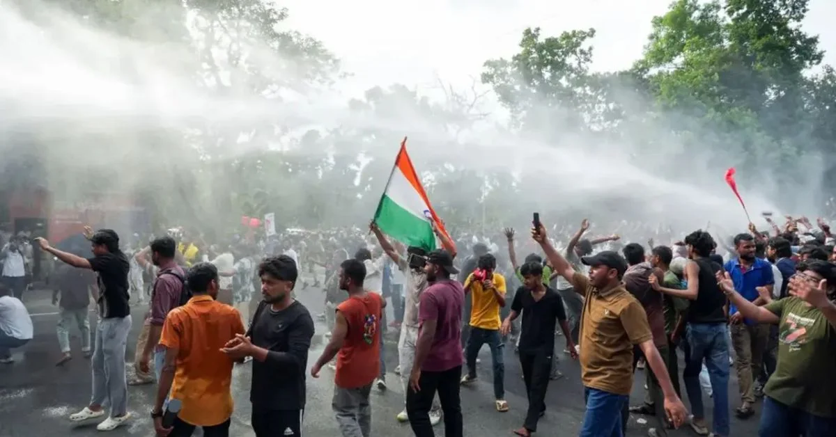 পদত্যাগের দাবিতে আন্দোলনে