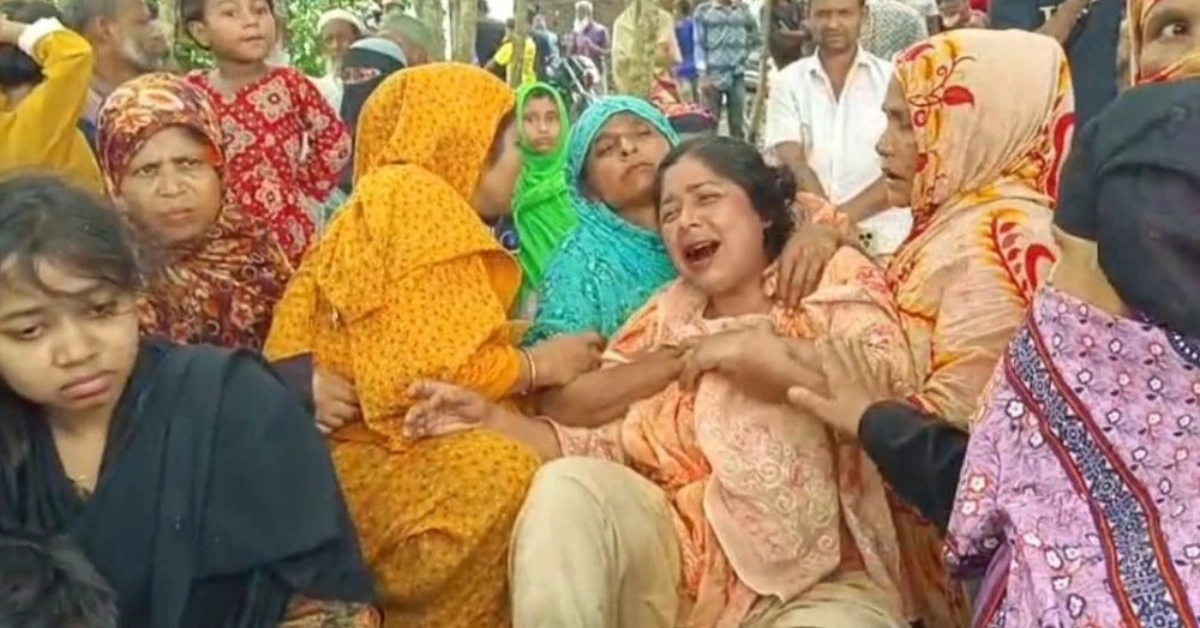 পায়রা নদীতে গোসল করতে নেমে স্কুলছাত্রী নিখোঁজ। বরগুনার লতাকাটা খেয়াঘাটে নিখোঁজ জুঁইকে উদ্ধারে ডুবুরিদল, পুলিশ ও কোস্ট গার্ডের অভিযান চলছে।