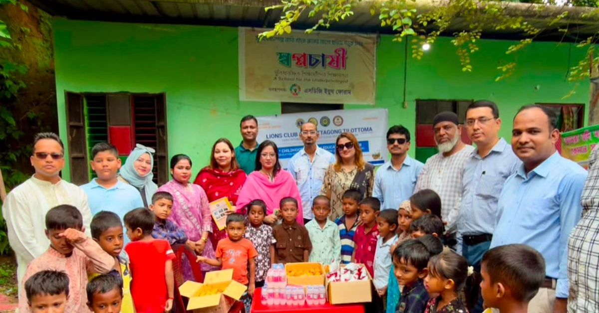 সুবিধাবঞ্চিত শিশুদের মাঝে শিক্ষা সামগ্রী ও খাবার বিতরণ