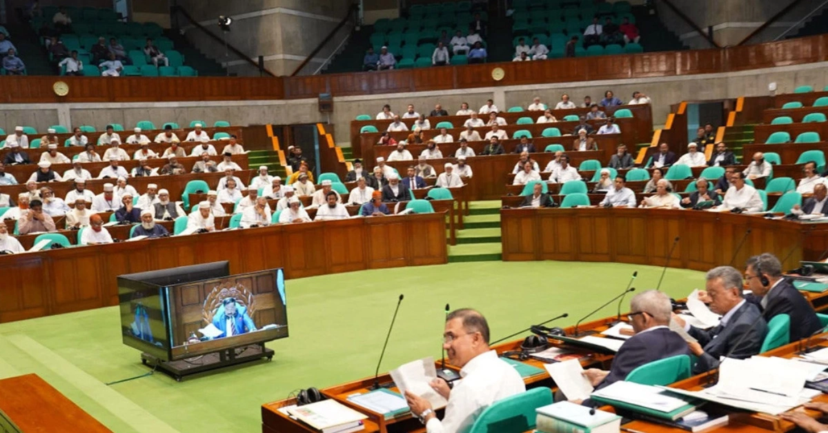 ২০২৭ শিক্ষাবর্ষের পাঠ্যবইয়ে জুলাই গণ-অভ্যুত্থান ও সাম্প্রতিক ইতিহাসের বিভিন্ন বিষয় অন্তর্ভুক্ত করার উদ্যোগ নেওয়া হয়েছে।