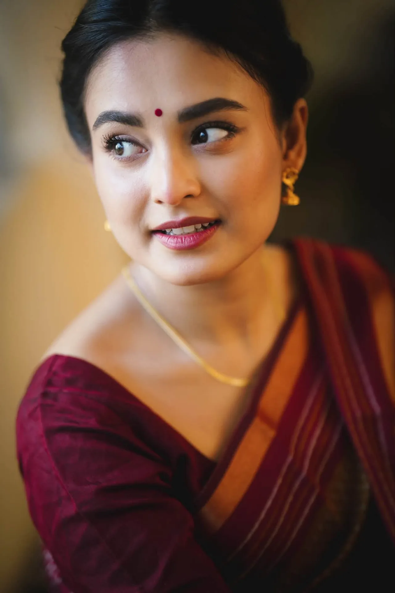"এক চিমটি লজ্জা, দু'চিমটি মিষ্টি": শাড়িতে নতুন ফটোশুটে তটিনি
