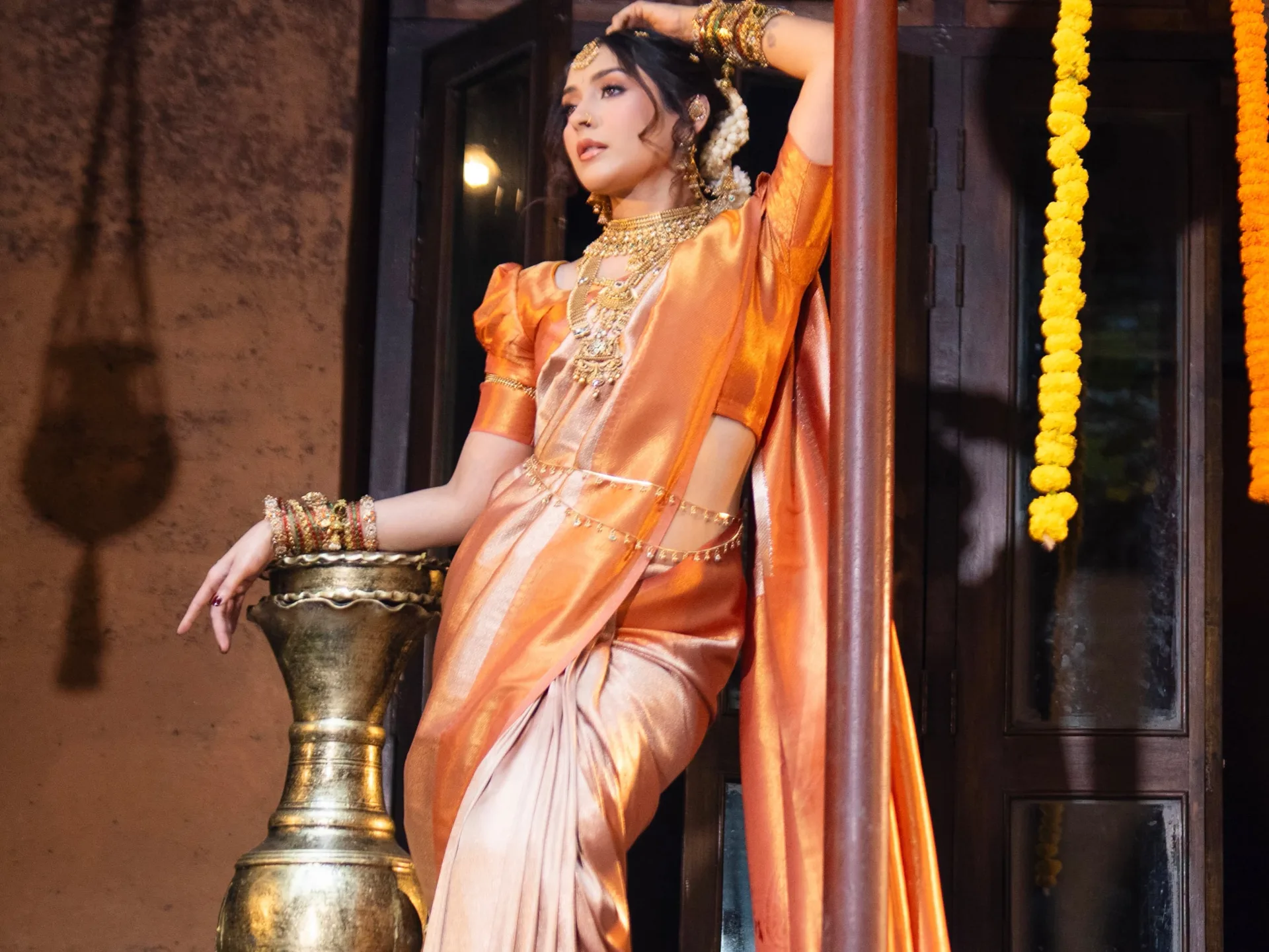 কল্যাণী: কপার-অরেঞ্জ কাঞ্জিভরমে মেহজাবীনের রাজকীয় রূপ