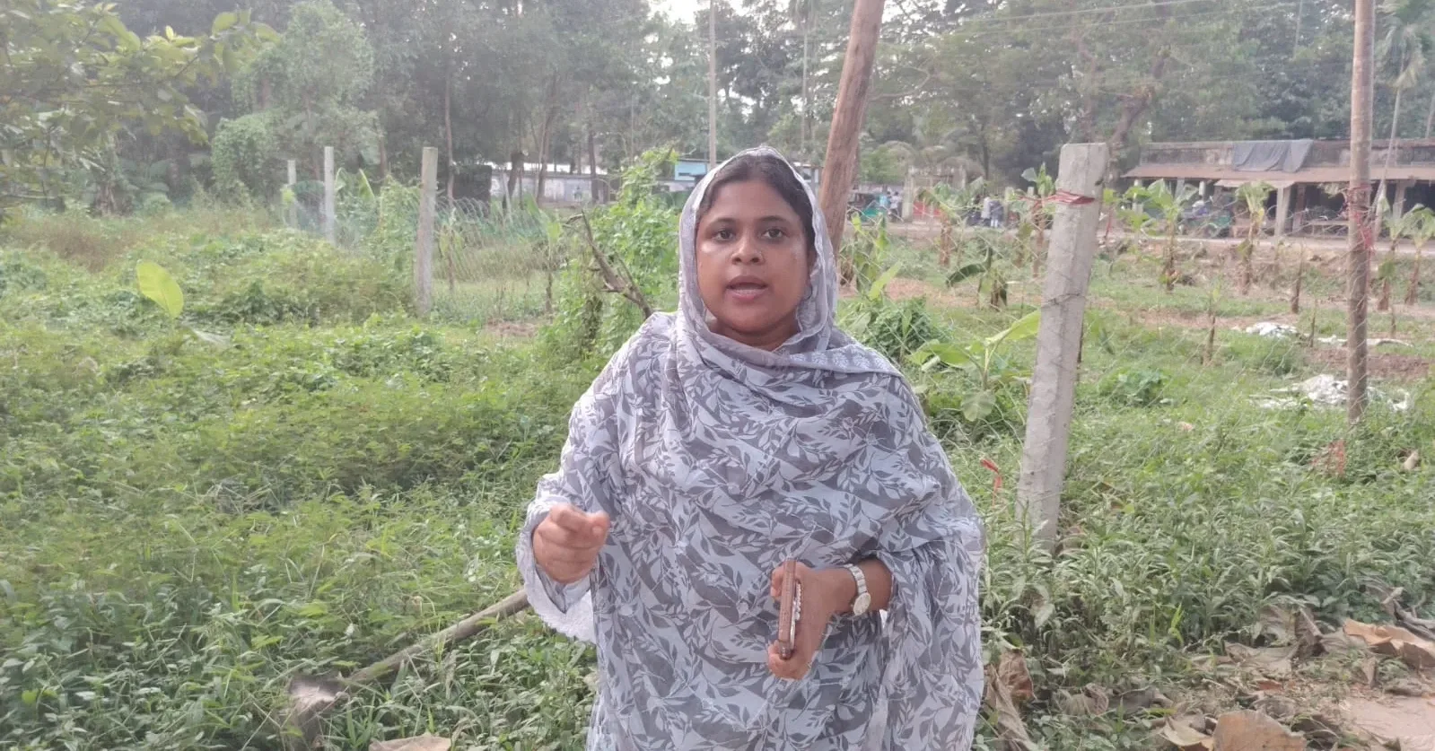 চন্দনাইশে ভাঙচুরের শিকার পৈতৃক জমির মালিকানা সাইনবোর্ড
