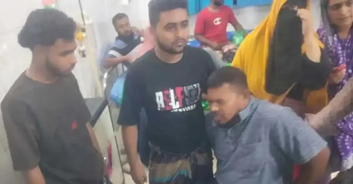 মোহাম্মদপুরে বাবা গুলিবিদ্ধ, আহত ছেলে