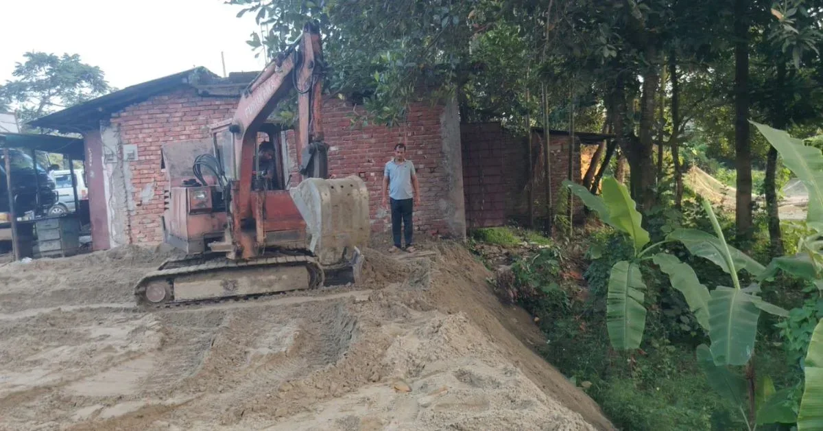 চন্দনাইশের গাছবাড়িয়া পুরাতন কলেজ গেটসংলগ্ন স্থানে পরিবহন চালকদের জন্য পার্কিং স্ট্যান্ডের নির্মাণকাজ