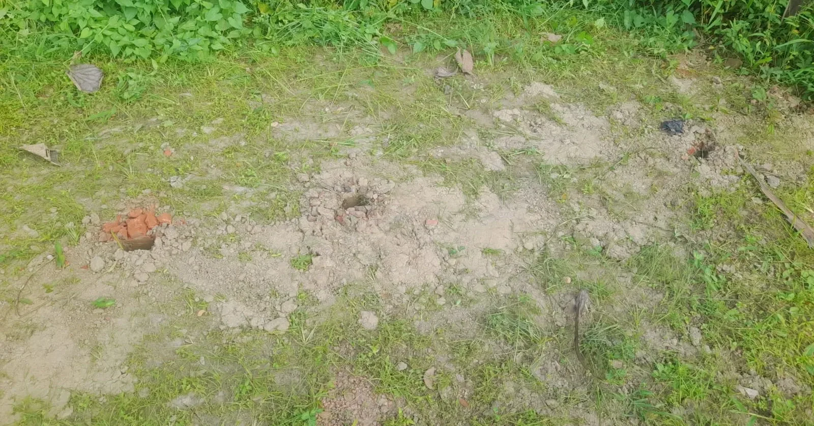 ভাঙচুরের শিকার মালিকানা সাইনবোর্ড।