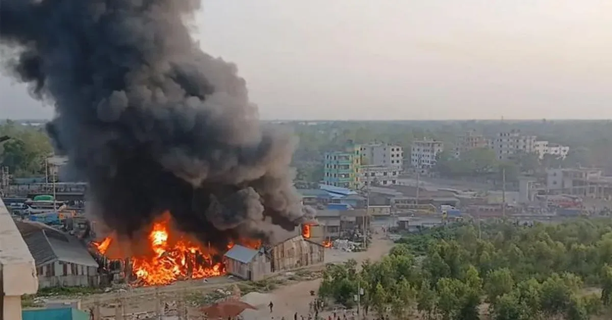 গাজীপুরে গুদামে আগুন