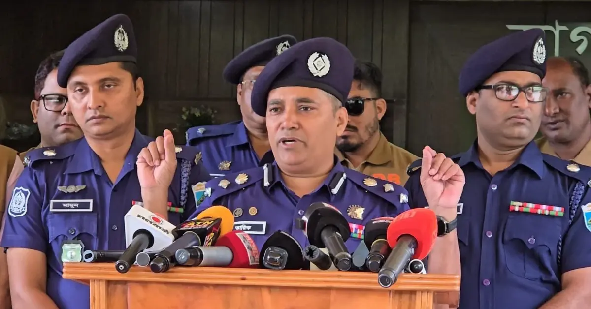 নওগাঁয় ছিনতাইয়ের ঘটনায় পুলিশের সংবাদ সম্মেলন