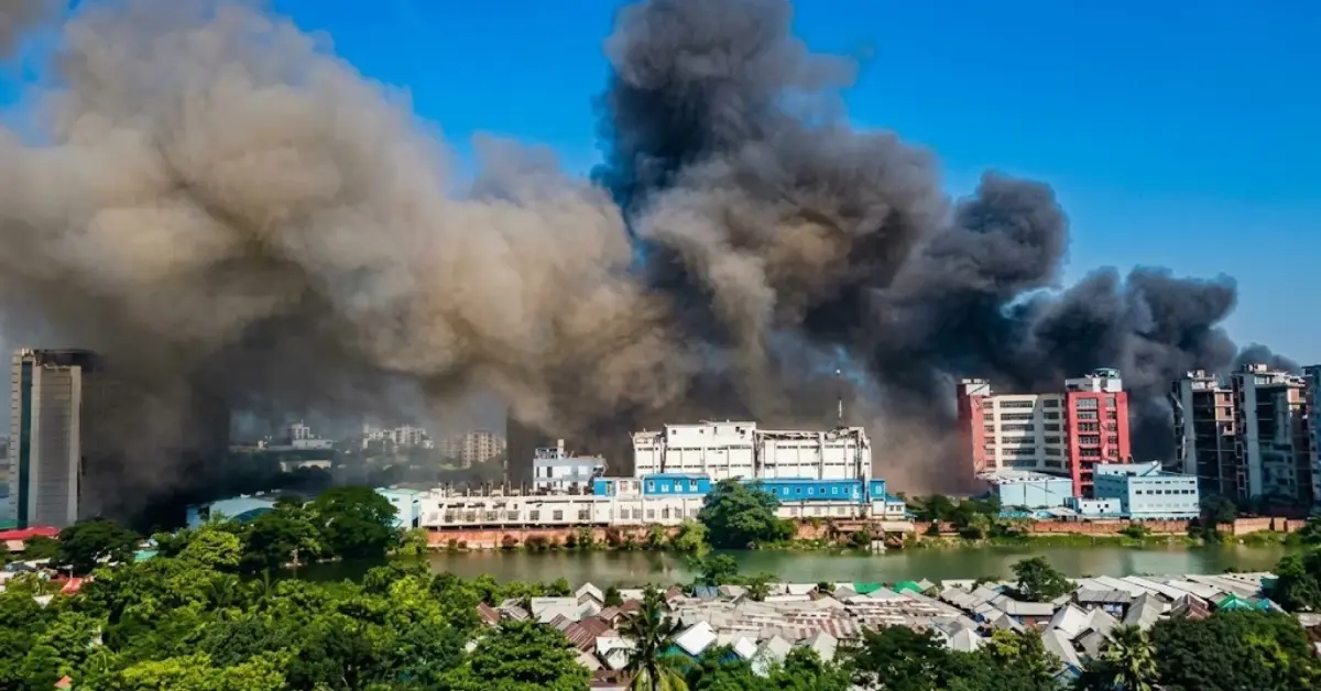 টঙ্গীতে ড্রাগ ইন্টারন্যাশনালের ওষুধ কারখানায় আগুন