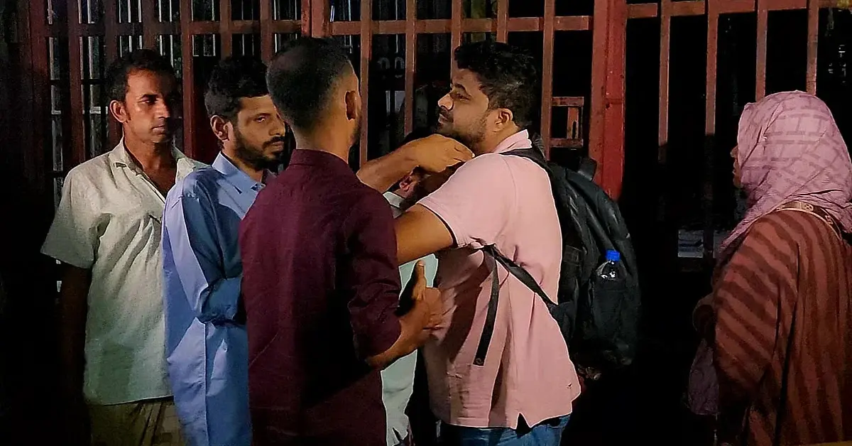 কক্সবাজার রিসোর্টে আগুনে নিহতদের মরদেহ শনাক্তের অপেক্ষা