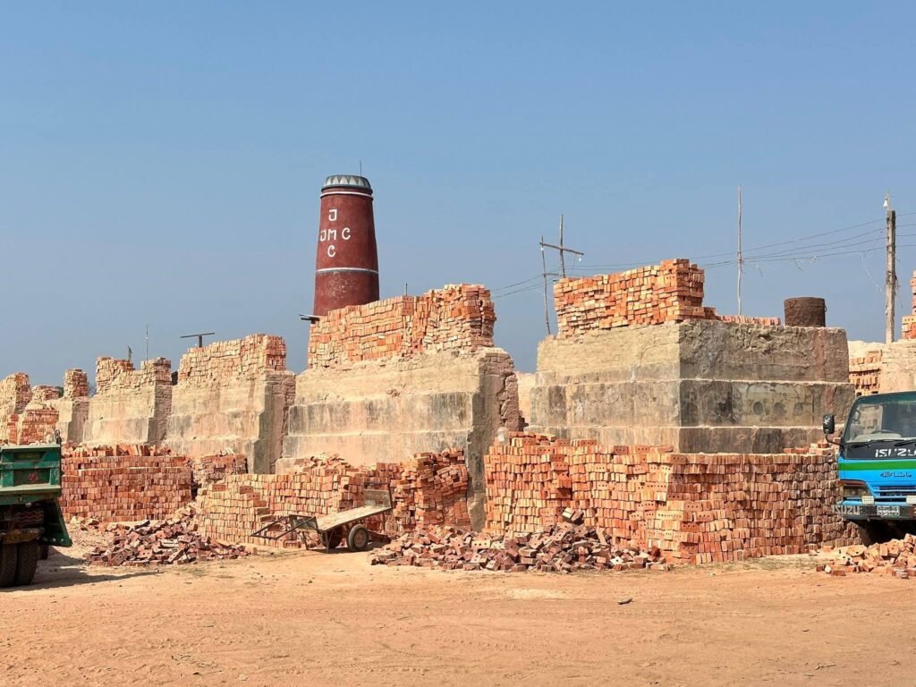 চন্দনাইশে ইটভাটাকে জরিমানা