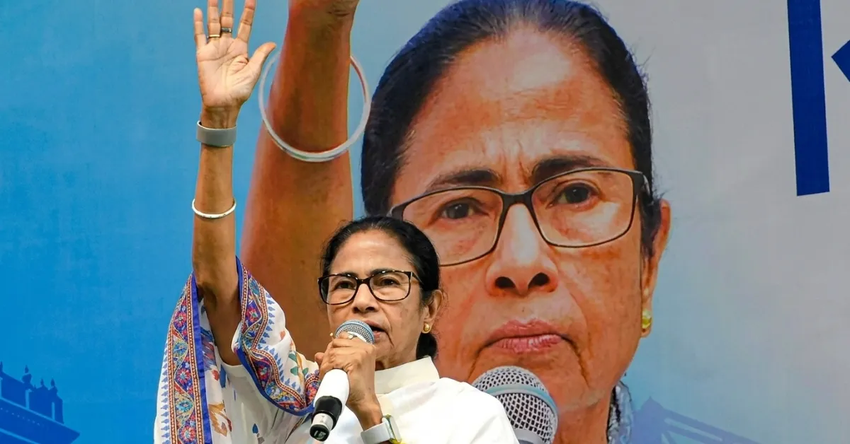 তৃণমূল কংগ্রেস আয়োজিত নির্বাচনী জনসভায় বক্তব্য দিচ্ছেন পশ্চিমবঙ্গের মুখ্যমন্ত্রী মমতা বন্দ্যোপাধ্যায় আসানসোলে
