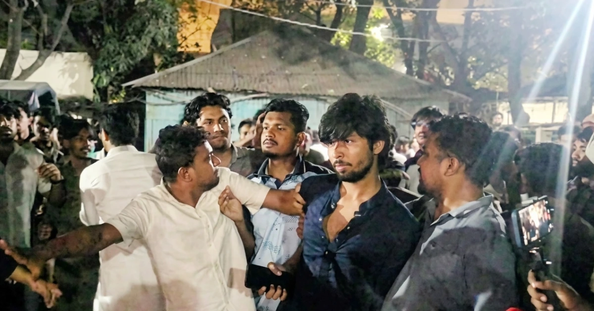 শাহবাগে ডাকসু নেতার ওপর হামলার সময়ের দৃশ্য