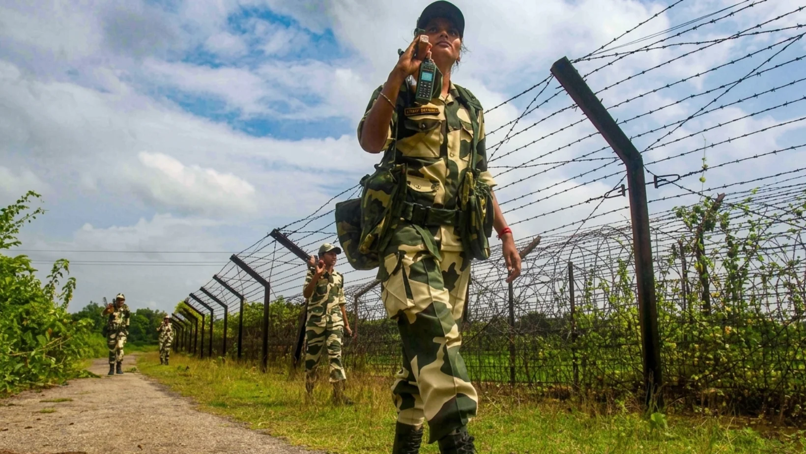 সীমান্তে কাঁটাতারের বেড়া