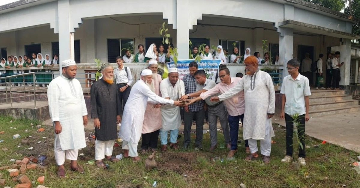 আহমদ ছফার ২৫তম মৃত্যুবার্ষিকী উপলক্ষে চন্দনাইশে বৃক্ষরোপণ