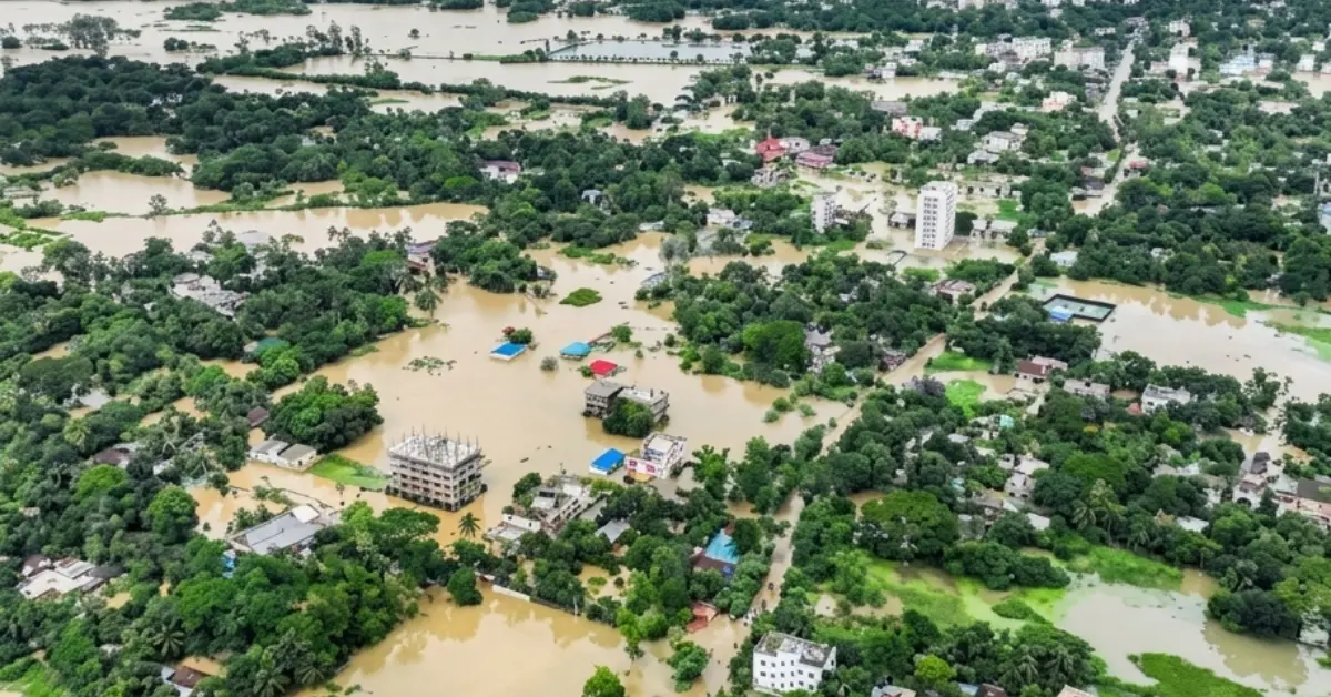 চট্টগ্রাম জলাবদ্ধতা: অবৈধ স্লুইস গেট বন্ধে বন্যার দুর্ভোগ আরও বাড়ল 1 চট্টগ্রাম জলাবদ্ধতা