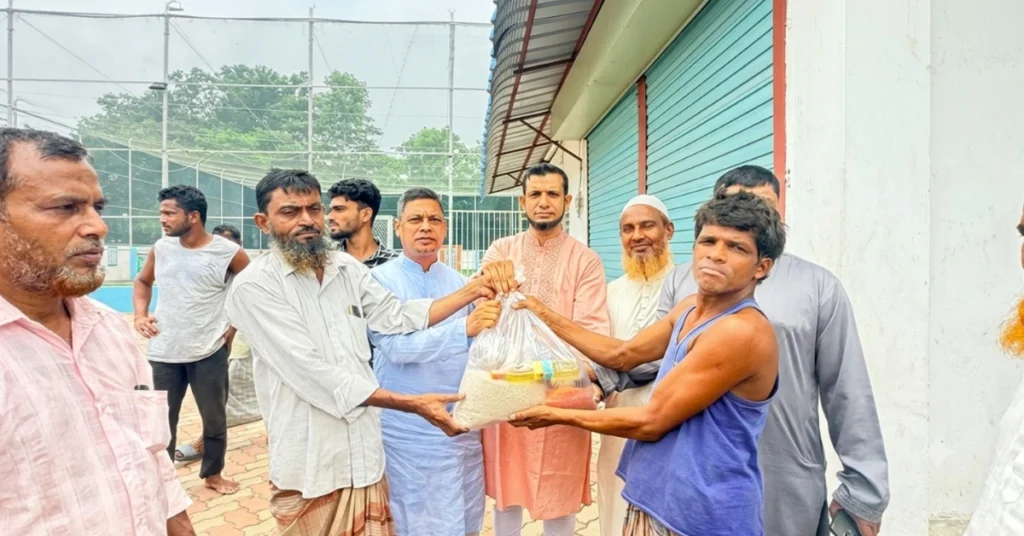 চন্দনাইশ প্রবাসী কল্যাণ সমিতি ওমান এর উদ্যোগে বন্যায় ক্ষতিগ্রস্ত ছয়শতাধিক পরিবারকে ত্রাণসামগ্রী বিতরণ 1 চন্দনাইশ বন্যা ত্রাণ বিতরণ