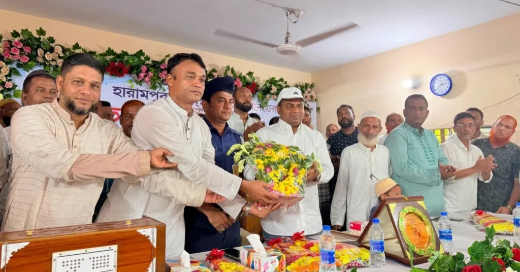 চন্দনাইশে হাছনদন্ডী বহুমুখী উচ্চ বিদ্যালয়ের নবনির্মিত একাডেমিক ভবন উদ্বোধন করেন এমপি জসীম উদ্দীন আহমেদ 1 চন্দনাইশে শুভেচ্ছা প্রদান করছেন এমপি জসীম উদ্দীন আহমেদ