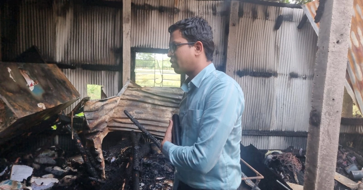 চন্দনাইশে অস্বাস্থ্যকর পরিবেশে মিষ্টি তৈরি, মা কালি সুইটসকে জরিমানা 3 অস্বাস্থ্যকর পরিবেশে মিষ্টি উৎপাদন, ‘মা কালি সুইটস’-এর বিরুদ্ধে প্রশাসনের ব্যবস্থা