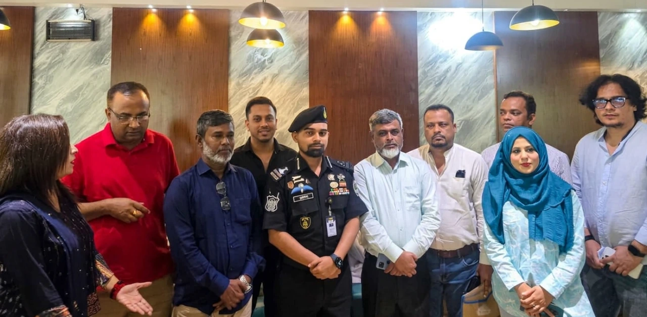 মাদকাসক্তি সংকট: চট্টগ্রামে সোয়া লাখের বেশি আসক্ত, চিকিৎসা শয্যা বাড়ানোর জোরালো দাবি 1 মাদকবিরোধী সচেতনতা কর্মসূচি