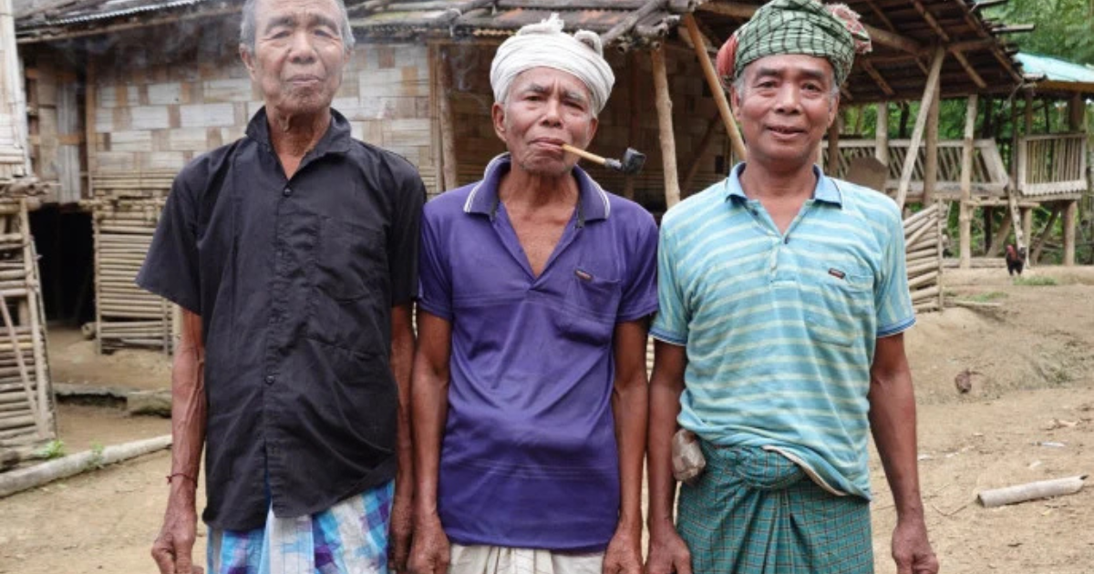 রেংমিটচা ভাষা জানা দুই ব্যক্তি