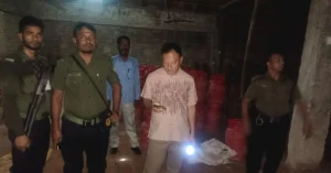 চন্দনাইশে অবৈধ গ্যাসের গুদামে প্রশাসনের হানাঃ খালি গ্যাস সিলিন্ডার ও সরঞ্জাম জব্দ 2 gas cylender 5 1