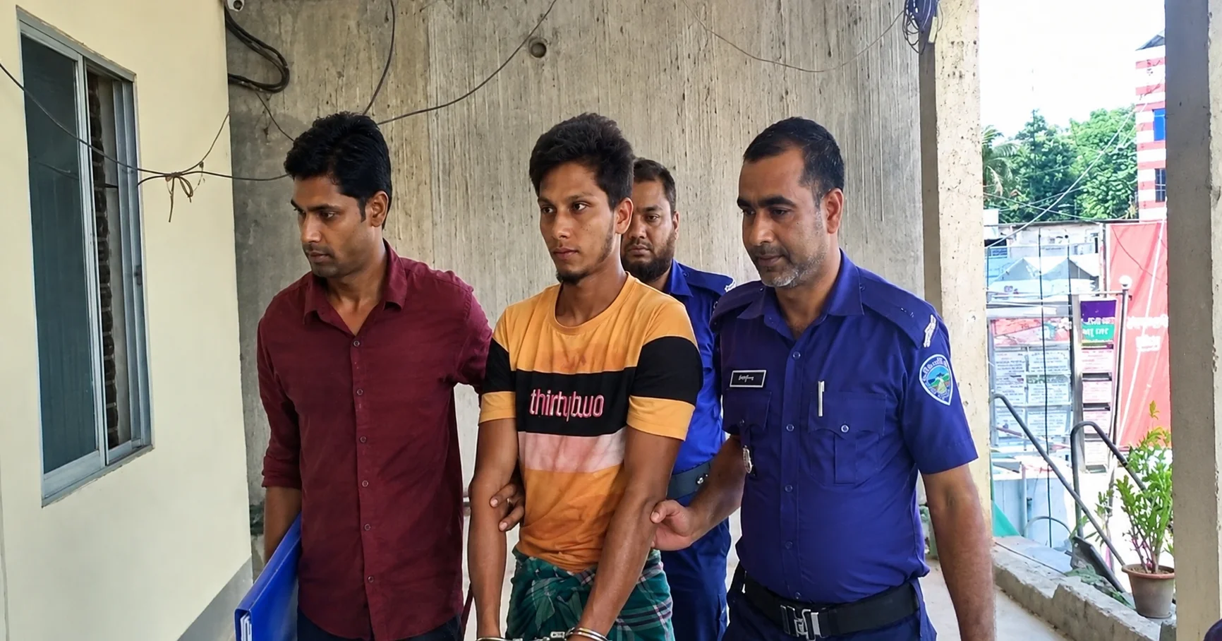 চন্দনাইশে কোদালের আঘাতে স্ত্রী খুন, স্বামী আটক 1 চন্দনাইশে কোদালের আঘাতে স্ত্রী খুন, স্বামী আটক