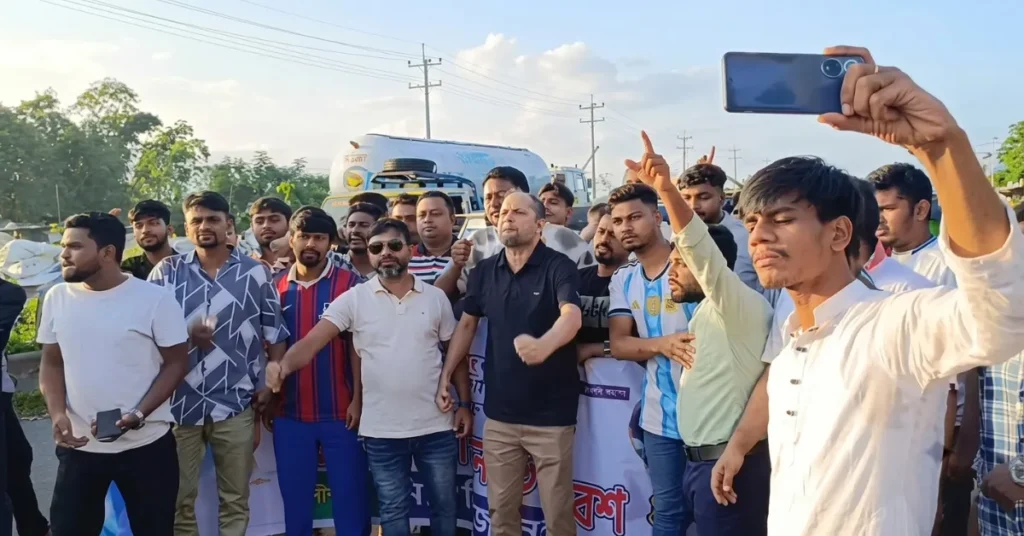 নিষিদ্ধ সংগঠন চট্টগ্রাম দক্ষিণ জেলা ছাত্রলীগের সাবেক সহ সভাপতি মিজানুর রহমানের সহযোগী চন্দনাইশে ছাত্রলীগ ও যুবলীগের বর্তমানে সক্রিয় ২ কর্মী গ্রেপ্তার 1 চন্দনাইশে পুলিশি অভিযান