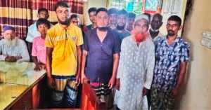 ৯ শিক্ষার্থী আটক ঘটনায় বিদ্যালয়ে অভিভাবকদের ক্ষোভ