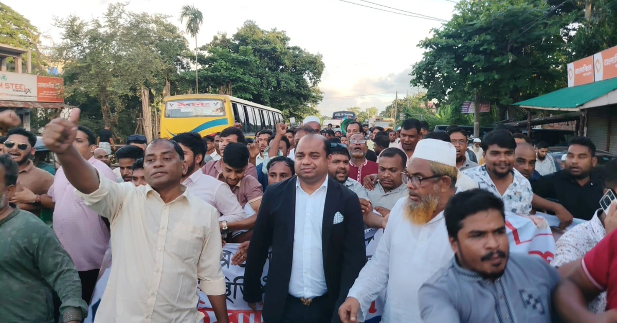 চন্দনাইশে স্বেচ্ছাসেবক দলের প্রতিবাদ সভা